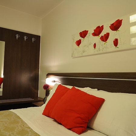Albergo Leon Bianco Gonars Bagian luar foto