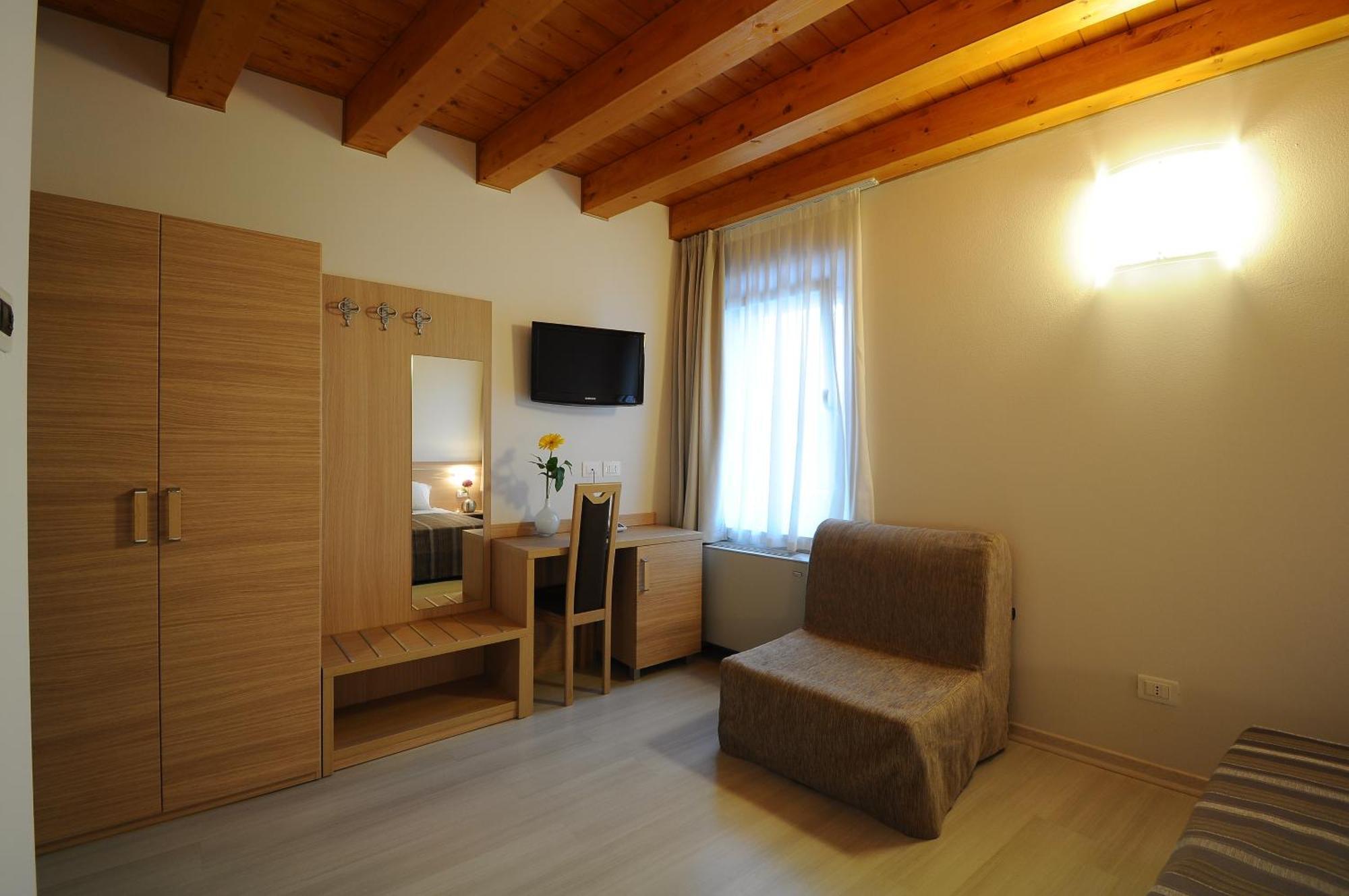Albergo Leon Bianco Gonars Bagian luar foto